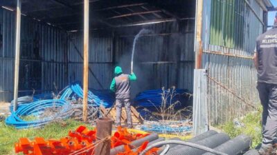 Kütahya’nın Domaniç ilçesindeki bir işletmenin depo kısmında çıkan yangın itfaiye