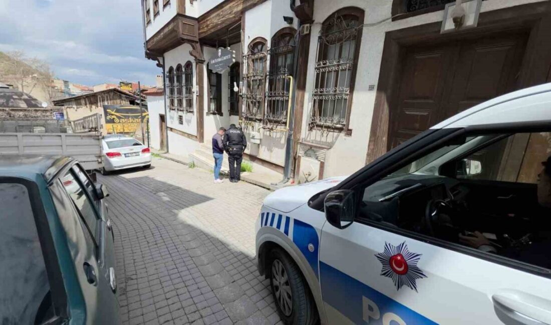 Kütahya’da bir binada doğal gaz kaçağı olduğu yönündeki ihbar ekipleri