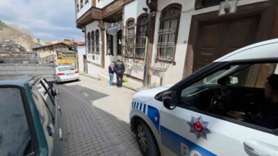 Kütahya’da bir binada doğal gaz kaçağı olduğu yönündeki ihbar ekipleri