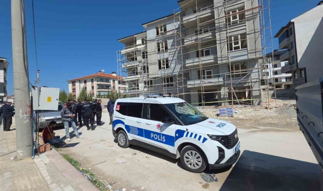 Kütahya’nın Zafertepe Mahallesi’nde meydana gelen iş kazasında 2 işçi yaralandı.