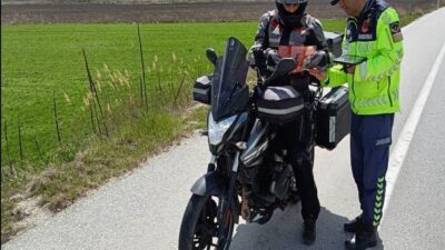 Kütahya’da jandarma ekiplerinin katılımıyla motosiklet ve motorlu bisiklet sürücülerine yönelik