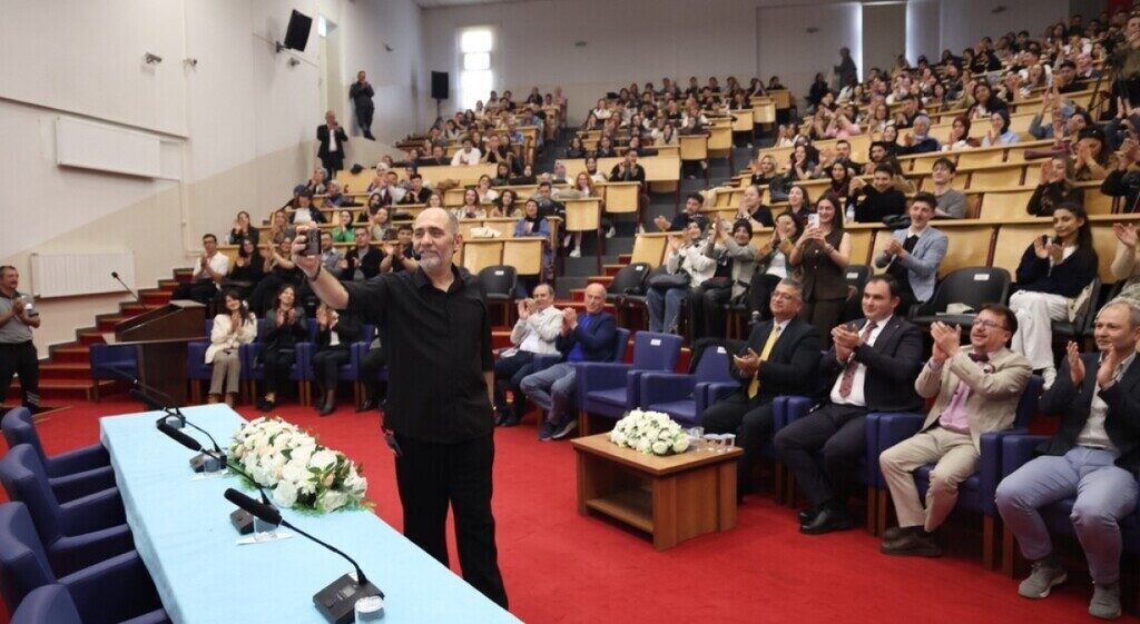 Kütahya Dumlupınar Üniversitesi’nde, polis başmüfettişi ve sanatçı Ahmet Sula’nın konuşmacı