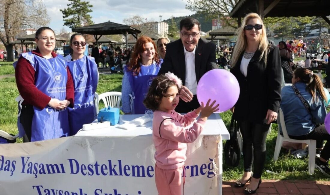 Kütahya Belediyesi tarafından Romanlar Günü kapsamında düzenlenen konser ve eğlence