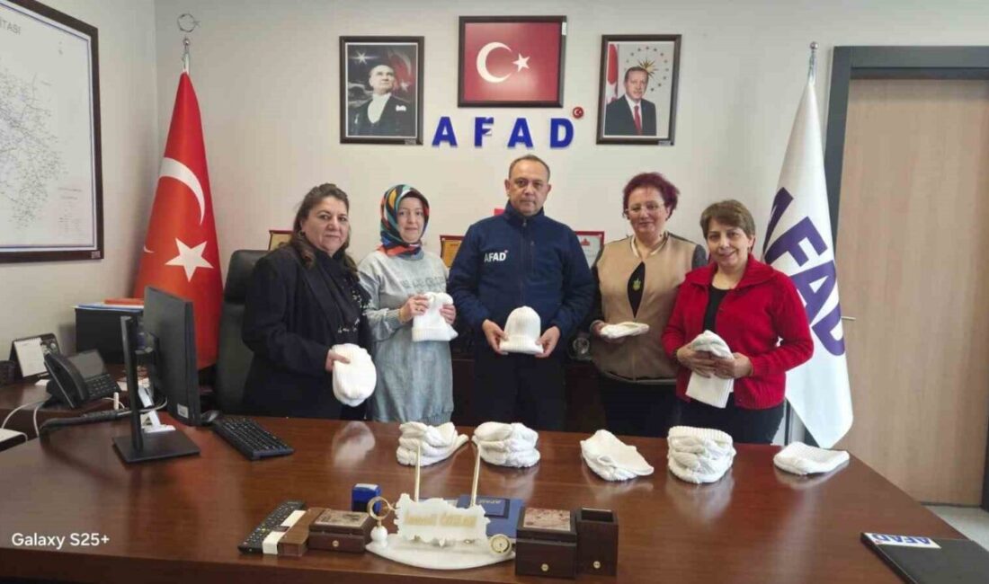 Kütahya’da kadınların el emeğiyle hazırladığı bereler, afetlerde görev yapan personele