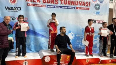 Kütahya Belediyespor Kulübü sporcusu İdil Çakır, Diyarbakır’da düzenlenen Türkiye Kick