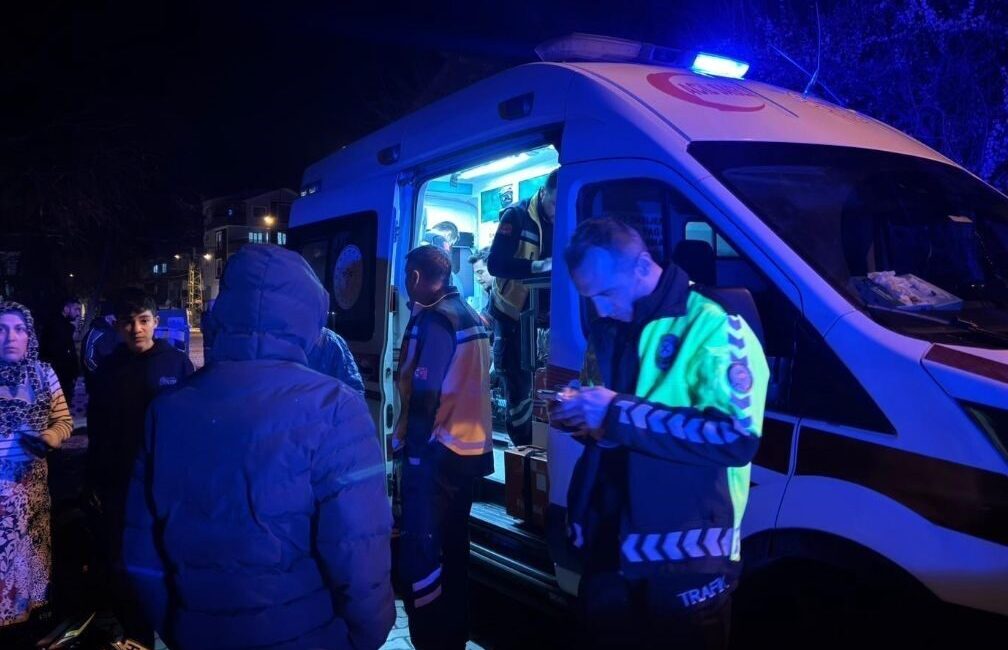 Kütahya’nın Tavşanlı ilçesinde meydana gelen trafik kazasında traktörün altında kalan