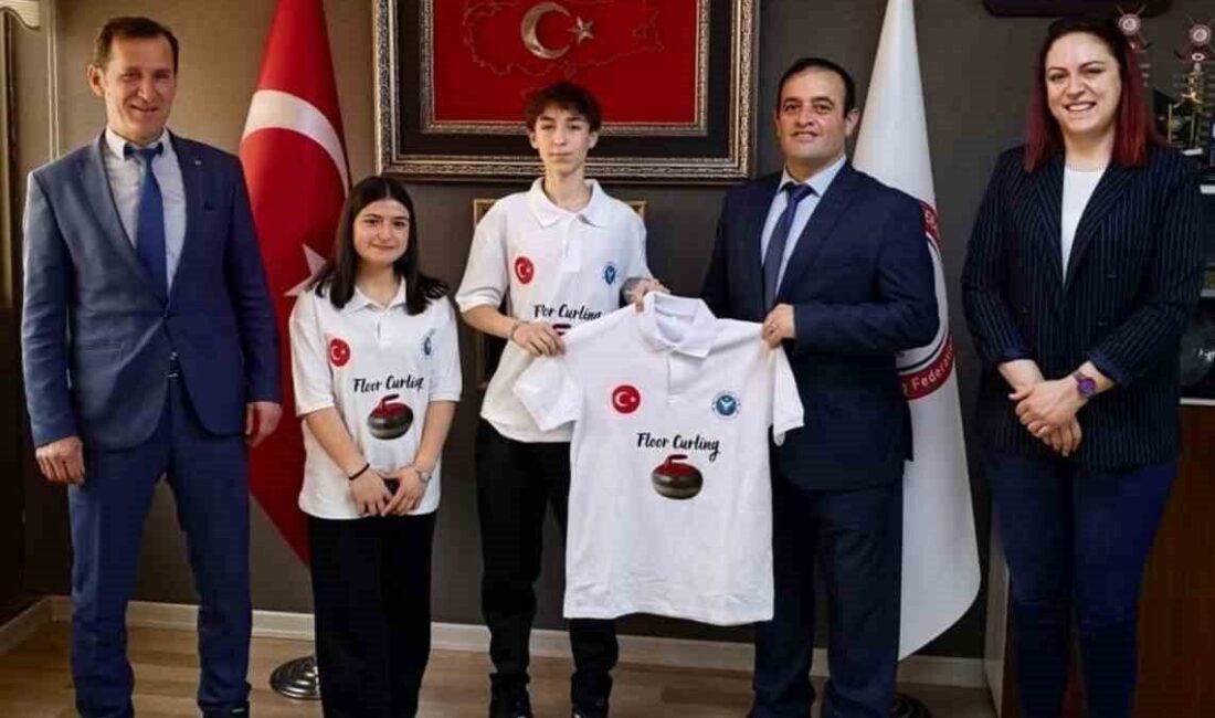 Samsun’da düzenlenen Floor Curling Türkiye Finalleri’nde Kütahya’yı temsil eden Pazarlar