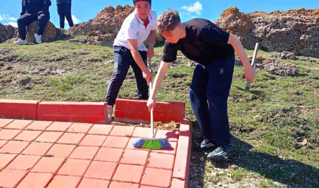 Kütahya’da 23 Nisan Haftası dolayısıyla Seyitömer Ortaokulu öğrencileri, örnek bir