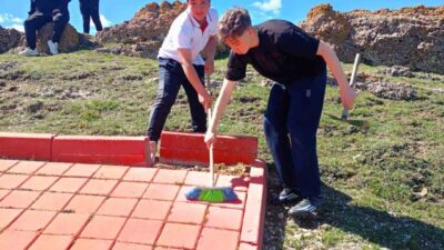 Kütahya’da 23 Nisan Haftası dolayısıyla Seyitömer Ortaokulu öğrencileri, örnek bir