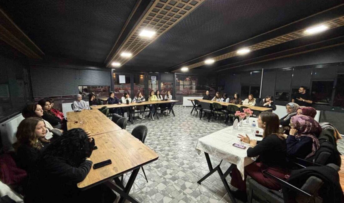 Kütahya’nın Simav ilçesinde, gençleri bilinçlendirmeye yönelik önemli bir etkinlik gerçekleştirildi.