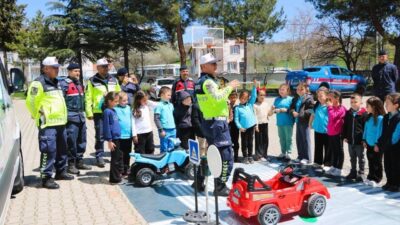 Kütahya’nın Simav ilçesinde “Trafik Dedektifleri” projesi kapsamında öğrencilere yönelik trafik