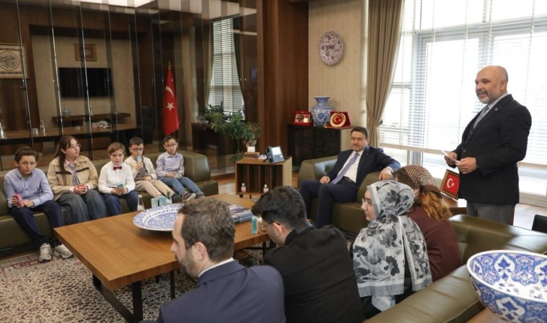 Kütahya Valisi Musa Işın, 62’ncisi “İyileştiren Kütüphane” temasıyla kutlanan Kütüphane