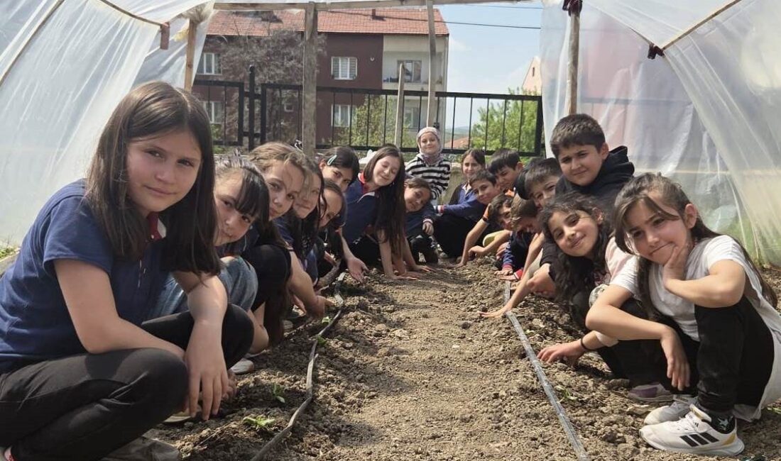 Kütahya’nın Altıntaş ilçesi Zafer İlkokulu öğrencileri, “Ekolojik Tarım ve Biyoçeşitlilik”