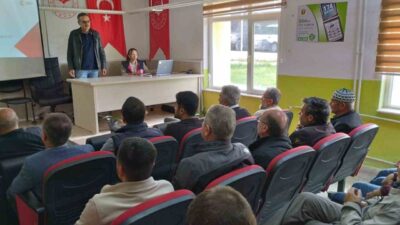 Kütahya’nın Altıntaş ilçesinde üreticilere yönelik “Yetkilendirilmiş Uygulayıcı Belgesi” eğitimi düzenlendi.