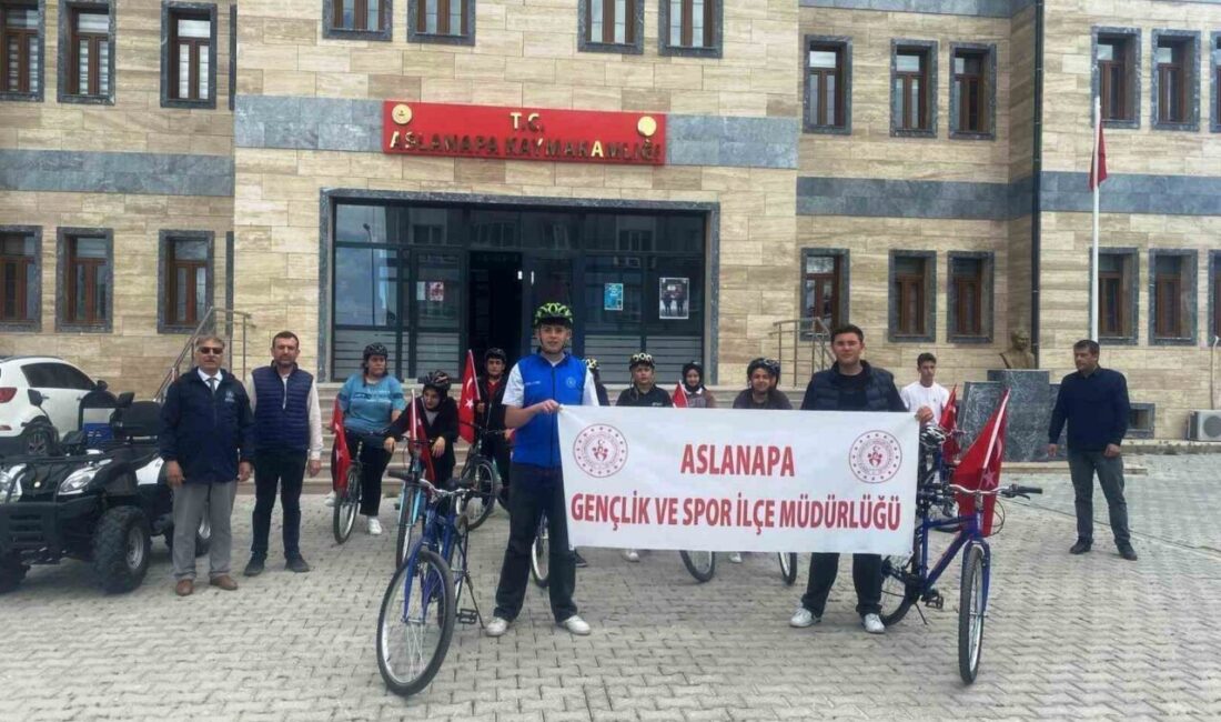 Kütahya’nın Aslanapa ilçesinde Gençlik Haftası etkinlikleri çerçevesinde düzenlenen bisiklet turunda