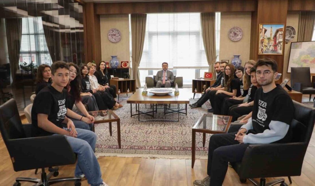 Kütahya Valiliği himayesinde çalışmalarını sürdüren EZOP Tiyatro, Eğitim, Kültür ve