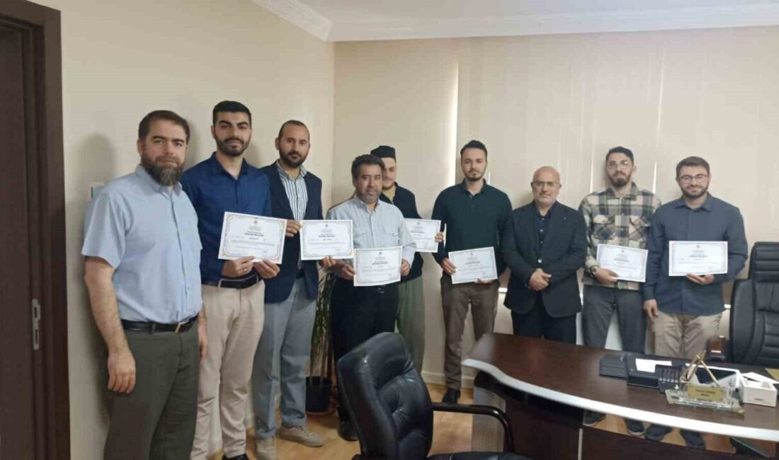 Kütahya’nın Emet ilçesinde din görevlilerine yönelik düzenlenen “Vaaz Beceri Geliştirme”