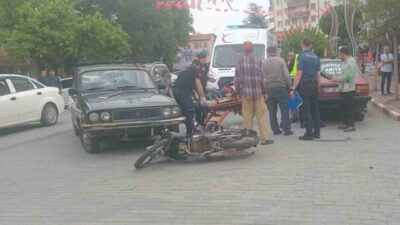 Kütahya’nın Gediz ilçesinde otomobil ile motosikletin kafa kafaya çarpıştığı trafik