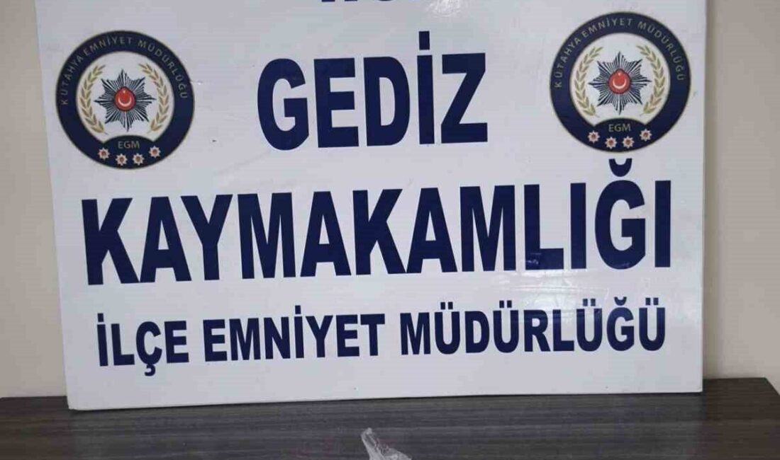 Kütahya’nın Gediz ilçesinde polis ekiplerince, üzerinde uyuşturucu madde bulundurduğu belirlenen