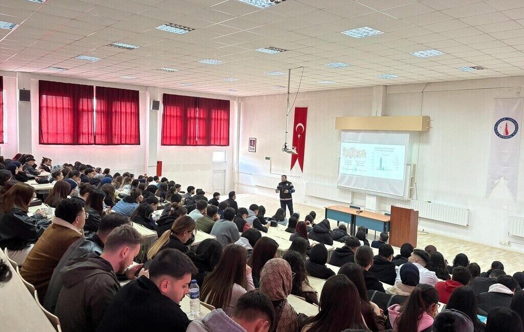 Kütahya Dumlupınar Üniversitesi (DPÜ) Hisarcık Meslek Yüksekokulu’nda (MYO) öğrencilerin bağımlılıkla