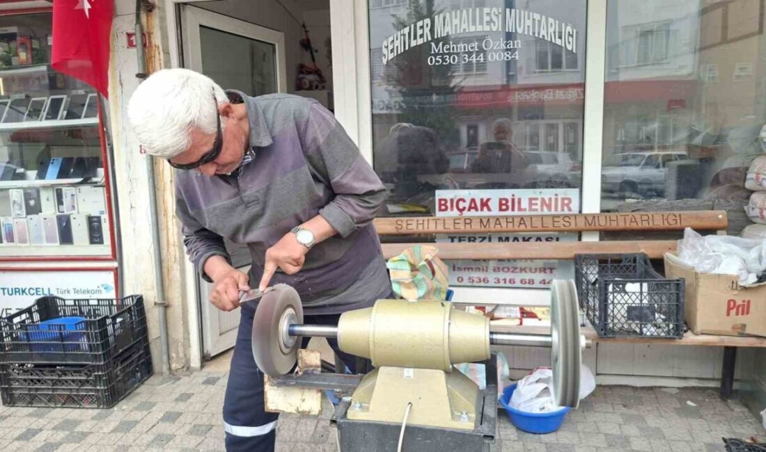 Kütahya’nın Hisarcık ilçesinde Kurban Bayramı öncesi en yoğun mesaiyi bıçak