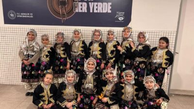 Kütahya Belediyespor Halk Oyunları ekiplerinin İzmir’de çifte başarı elde ettiği