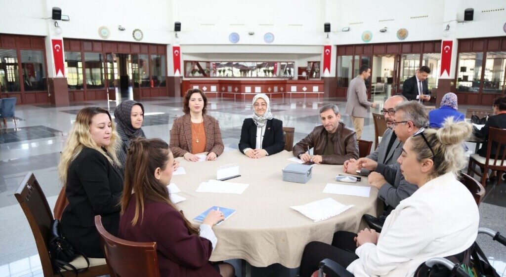 Kütahya Dumlupınar Üniversitesinde (DPÜ) engelsiz hayat çalıştayı, alanında uzman isimlerin