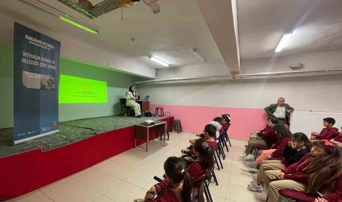 Kütahya İl Tarım ve Orman Müdürlüğü personeli tarafından öğrencilere “Okullarda