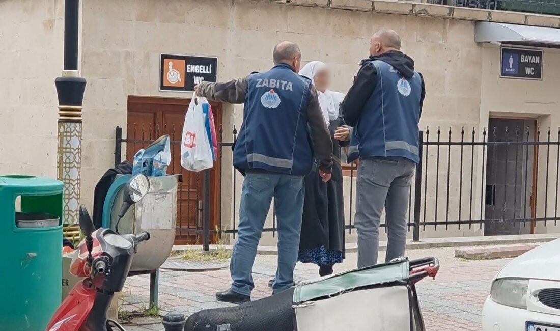 Kütahya’da dilencilik yaptığı iddia edilen bir kadın ile zabıta ekipleri