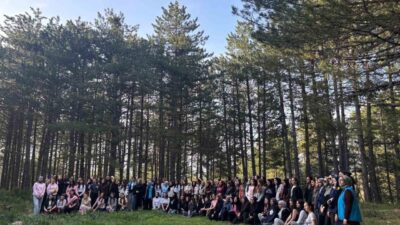 Kütahyalı kız öğrenciler, “Çevreme Duyarlıyım, Değerlerime Sahip Çıkıyorum” (ÇEDES) Projesi