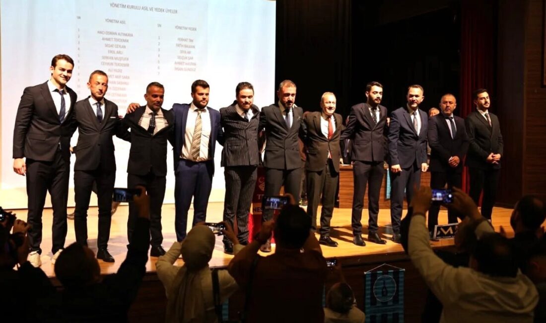Kütahyaspor Kulübü Olağanüstü Genel Kurulu’nda mevcut başkan Hacı Osman Altınkaya,