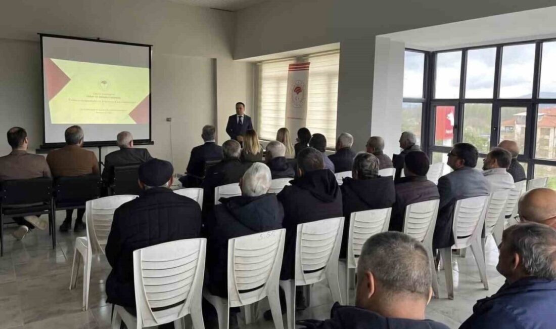 Kütahya’nın Simav ilçesinde kiraz üreticilerine yönelik hastalık ve zararlılarla mücadele
