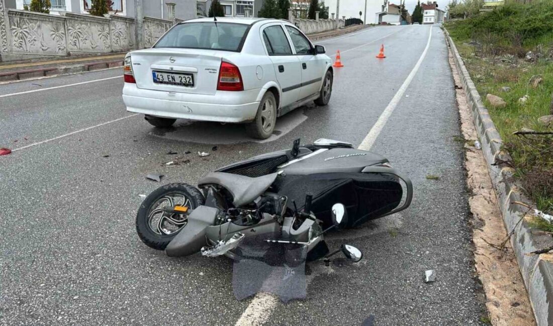 Kütahya’nın Tavşanlı ilçesinde motosikletin otomobile arkadan çarpması sonucu meydana gelen