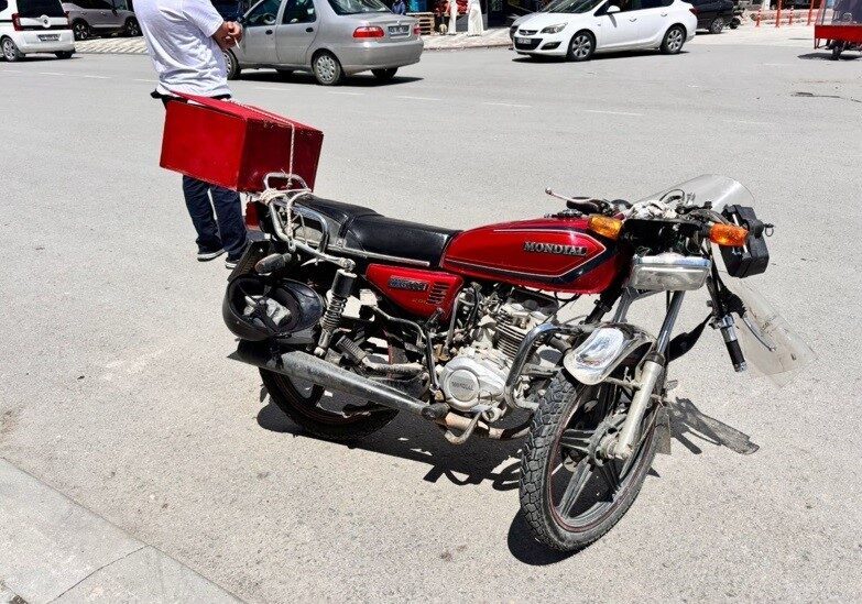 Kütahya’nın Tavşanlı ilçesinde otomobil ile motosikletin çarpışması sonucu meydana gelen