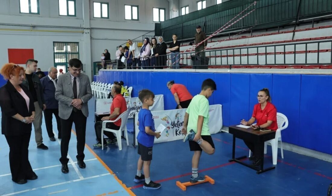 Kütahya Belediye Başkanı Eyüp Kahveci, geleceğin sporcularının yetiştirildiği Kütahya Spor