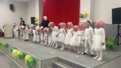 Kütahya’nın Çavdarhisar ilçesinde düzenlenen 4-6 Yaş Kur’an Kursu yılsonu gösterisi,