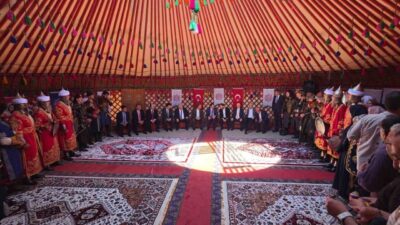 Kütahya’da düzenlenen “Germiyan Festivali”, görkemli kortej yürüyüşüyle başladı. Zafer Meydanı’nda