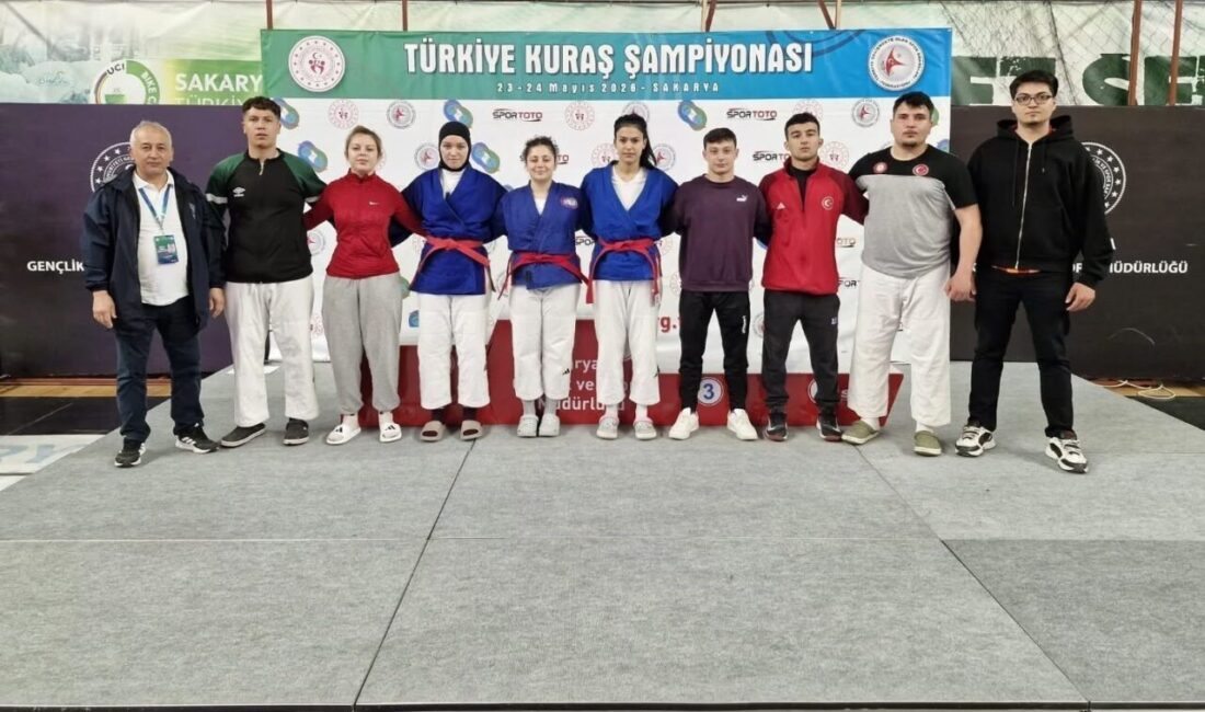 Sakarya’da düzenlenen Büyükler Türkiye Kuraş Şampiyonası’nda mücadele eden Kütahya Belediyespor