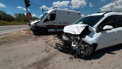 Kütahya’nın Tavşanlı ilçesinde özel firmaya ait bir ambulans ile hafif