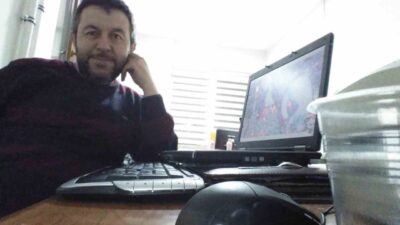 Kütahya’da meydana gelen trafik kazasında halk otobüsünün altında kalan bisiklet