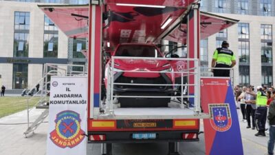 Jandarma Teşkilatı’nın 187’nci kuruluş yıl dönümü kapsamında Kütahya Belediyesi önünde