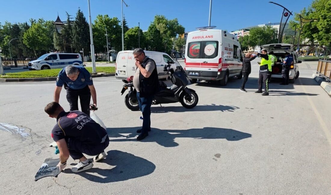 Kütahya’da motosiklet ile elektrikli bisikletin çarpışması sonucu meydana gelen trafik