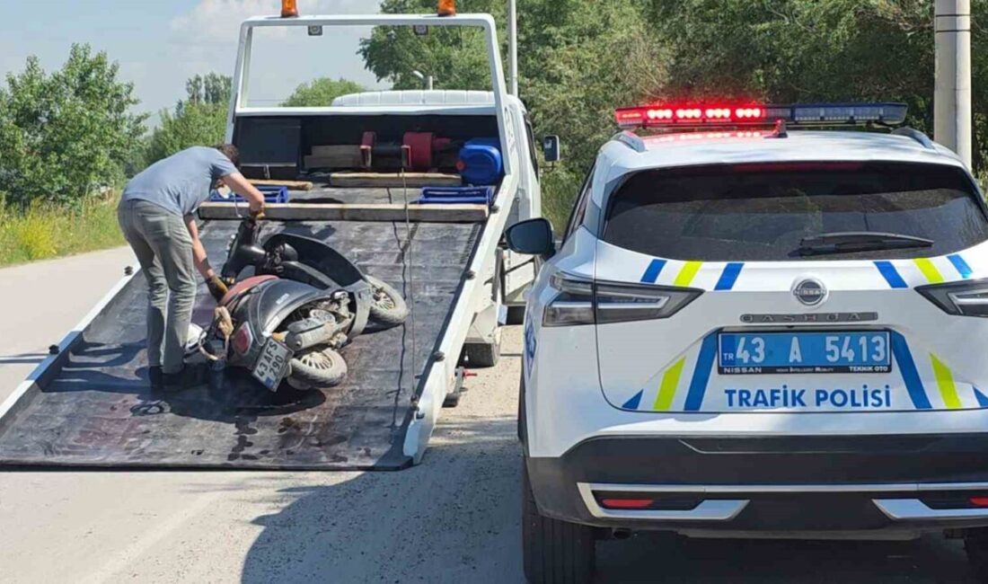 Kütahya’da meydana gelen trafik kazasında, otomobil ile motosikletin çarpışması sonucu