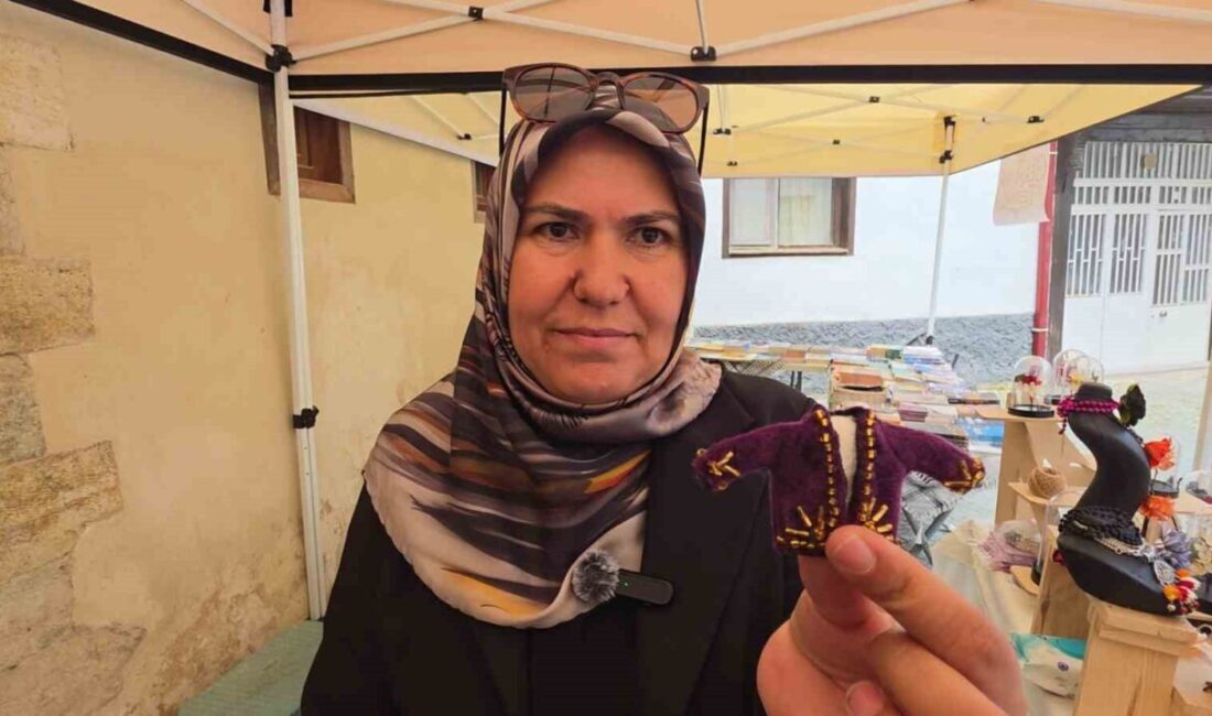 Kahramanmaraşlı ipek koza sanatçısı Nuray Taşkıran, Kütahya’da düzenlenen Germiyan Festivali