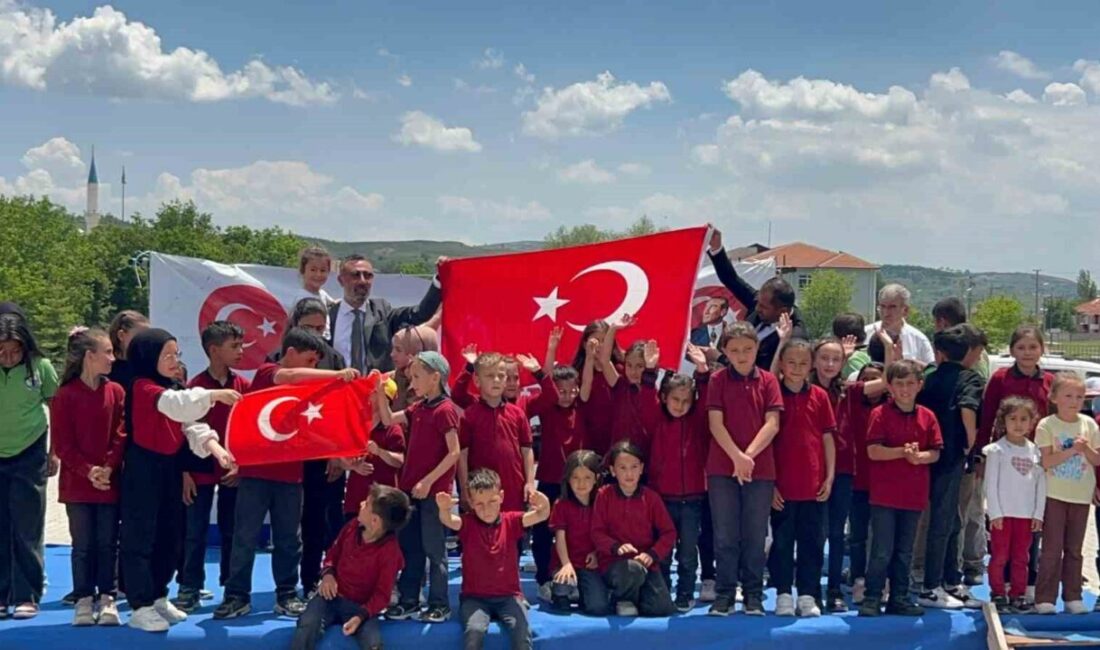 Kütahya’nın Seyitömer beldesinde yer alan Seyitömer Ortaokulu tarafından düzenlenen Bahar