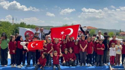 Kütahya’nın Seyitömer beldesinde yer alan Seyitömer Ortaokulu tarafından düzenlenen Bahar
