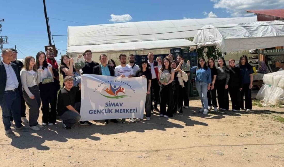 Kütahya’nın Simav ilçesinde Gönüllü Hasat Programı kapsamında, Simav Gençlik Merkezi