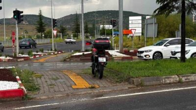 Kütahya’nın Tavşanlı ilçesinde meydana gelen kazada otomobille çarpışan motosikletli yaralandı.