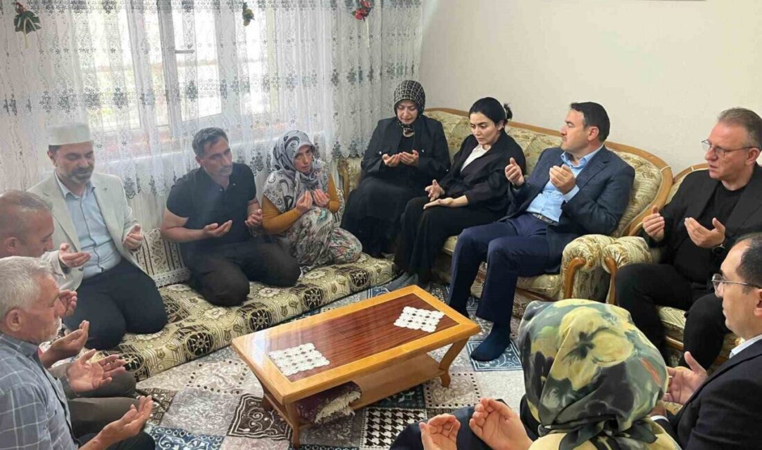 Kütahya Valisi Musa Işın ve beraberindeki il protokolü, geçirdiği motosiklet